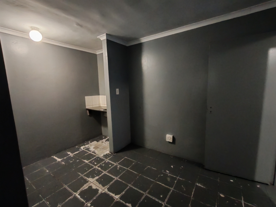 To Let commercial Property for Rent in Somerset West Business Park Western Cape